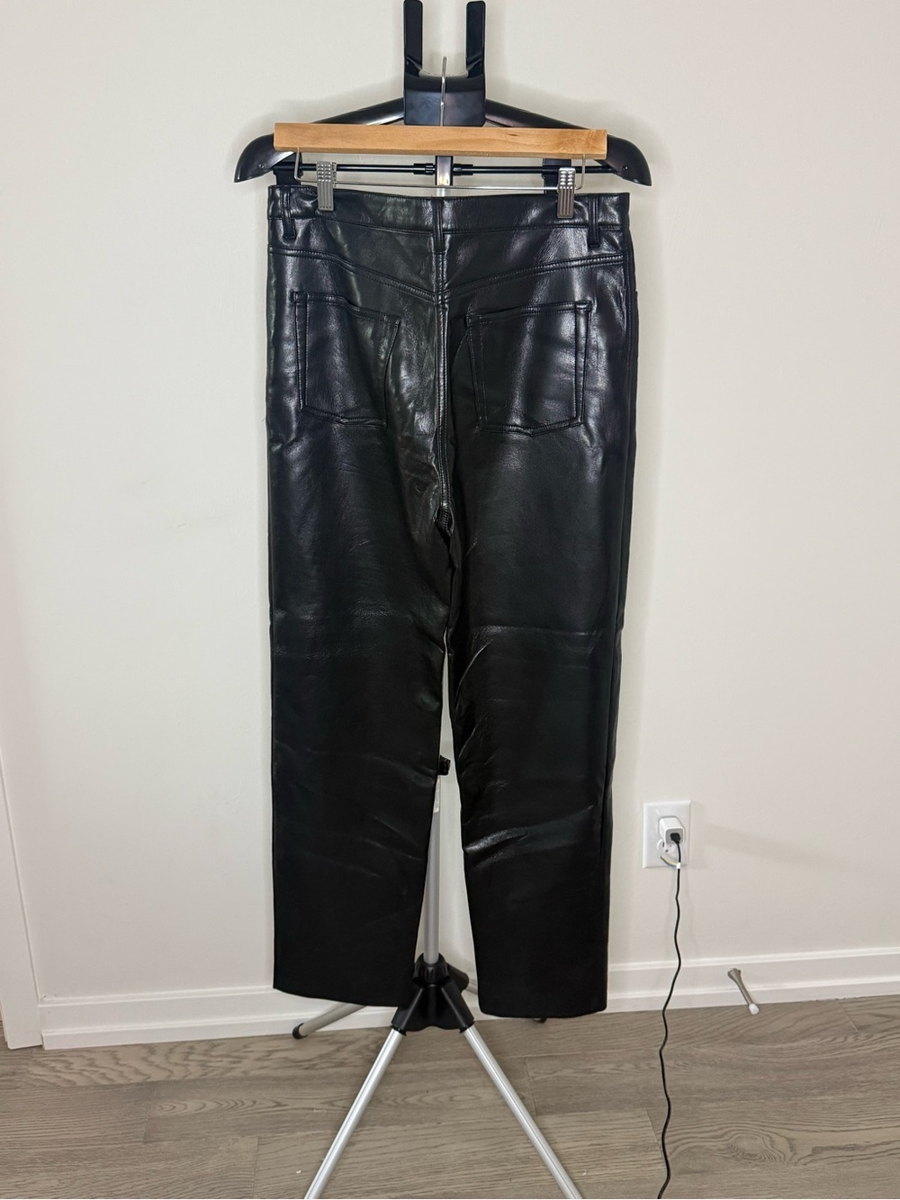 Aritzia Wilfred The Melina Faux Leather Straight Leg Pants Black Size 10 - Picture 4 of 7